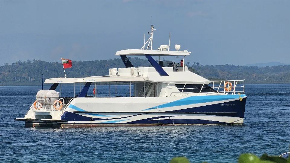 MV Wave Rider · Exterior